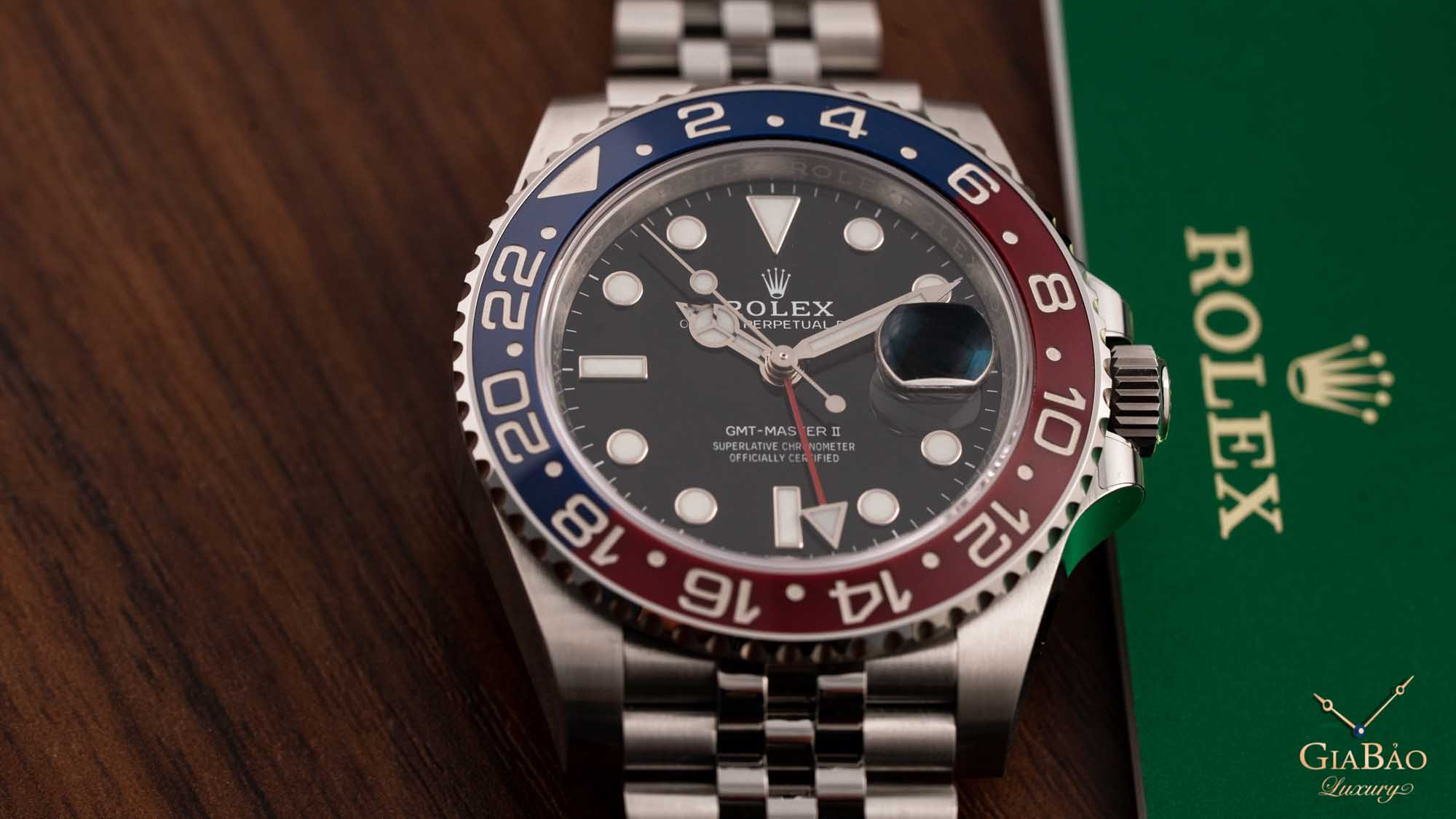 Đồng hồ Rolex GMT-Master II 126710 BLRO Super fake có gì HOT?