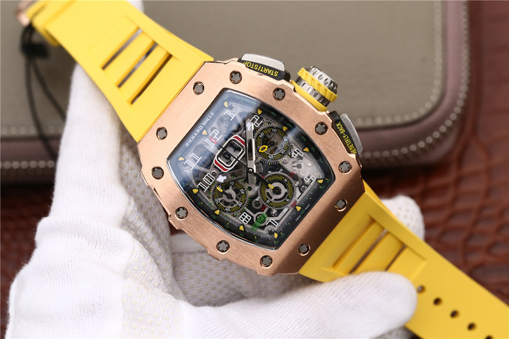 Thiết kế độc đáo đồng hồ Richard Mille RM11-03 super fake dây cao su màu vàng
